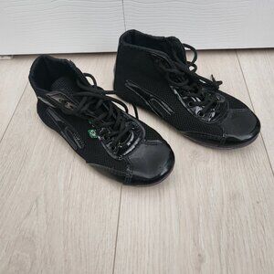 Black and purple Mid-Top Dança dance shoes from Taygra